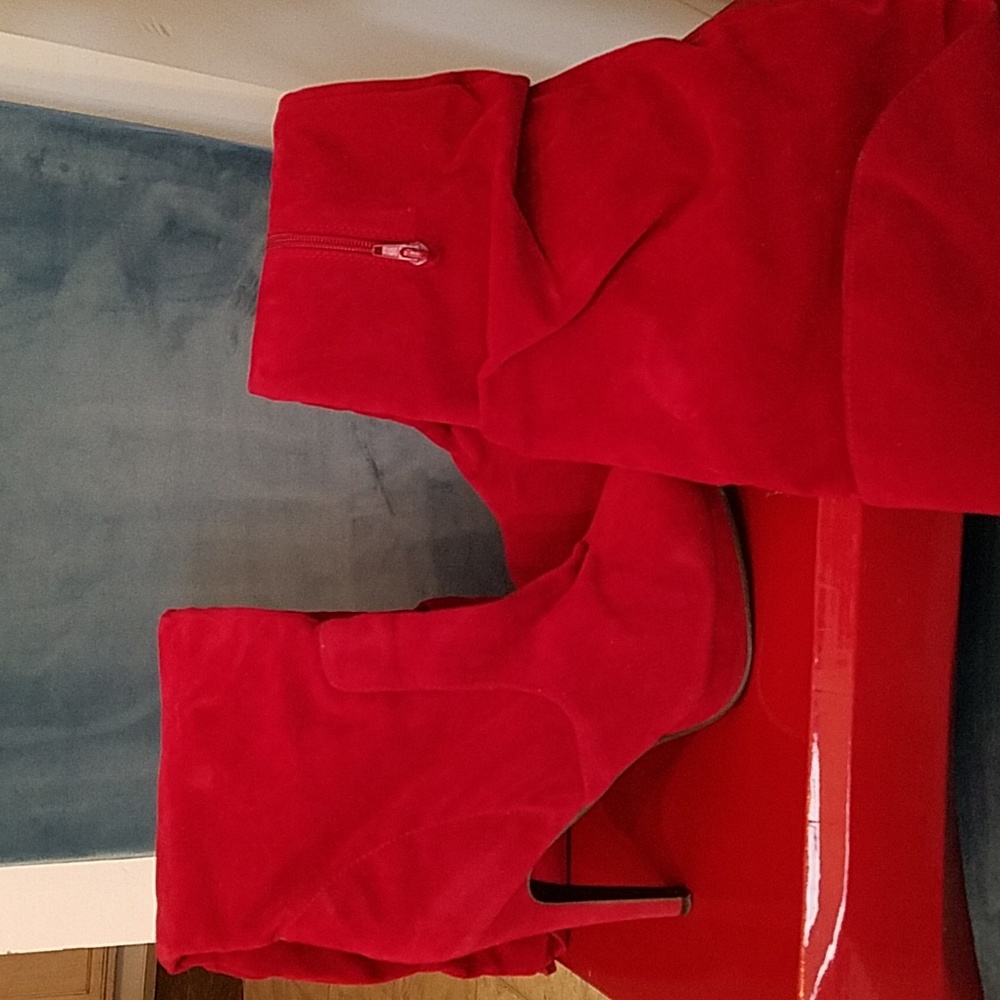 Red knee high heeled boots sz 10